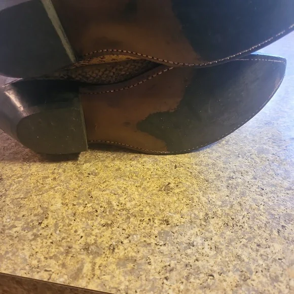 MEN SNAKE AND LEATHERBOOTS